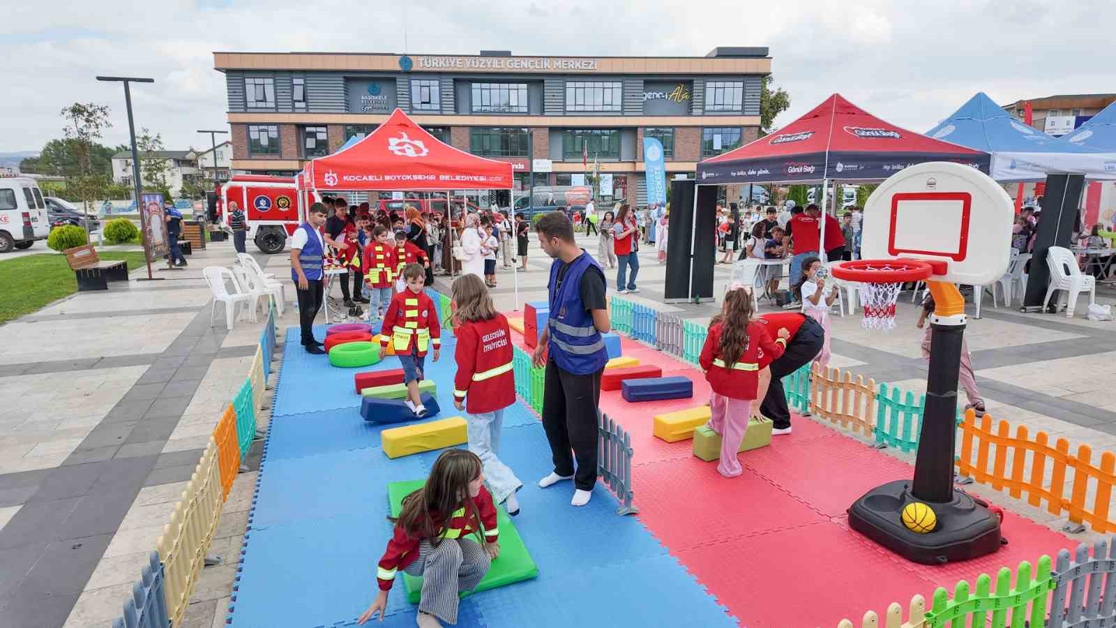 BAŞİSKELEDE 17 AĞUSTOS 1999 MARMARA DEPREMİ'NİN 27. YILI ANMA ETKİNLİKLERİ KAPSAMINDA GENÇLERE YÖNELİK AFET BİLİNCİ VE HAZIRLIK PROGRAMI GERÇEKLEŞTİRİLDİ.