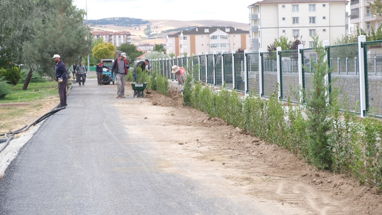 SORGUN İLÇESİNDE SOSYAL YAŞAM ALANLARINI ARTIRMAYA YÖNELİK ÇALIŞMALAR ARALIKSIZ DEVAM EDİYOR.
