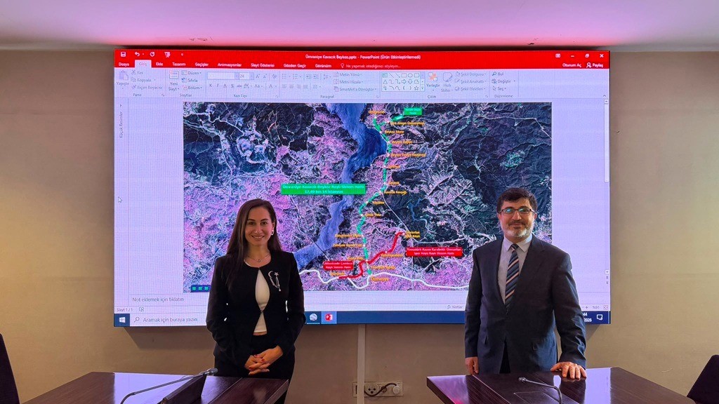 BEYKOZ’UN YILLARDIR BEKLEDİĞİ METRO PROJESİNDE TARİHÎ BİR ADIM ATILDI. ÜMRANİYE-KAVACIK-BEYKOZ RAYLI SİSTEM HATTI, CUMHURBAŞKANI RECEP TAYYİP ERDOĞAN’IN İMZASIYLA ULAŞTIRMA VE ALTYAPI BAKANLIĞI TARAFINDAN ÜSTLENİLECEK
