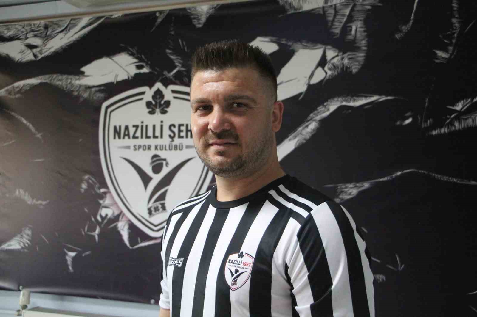 SÜPER AMATÖR LİG TEMSİLCİSİ NAZİLLİ ŞEHİR SPOR KULÜBÜ, YENİ SEZON ÖNCESİ TRANSFER ÇALIŞMALARINA BAŞLADI. SİYAH-BEYAZLI EKİP, İLK TAKVİYESİNİ DENEYİMLİ FUTBOLCU MEHMET ERSAVAŞ İLE YAPTI. NAZİLLİSPOR ALTYAPISINDAN YETİŞEN ERSAVAŞ, YENİDEN NAZİLLİ FUTBOLUNA DÖNDÜ.