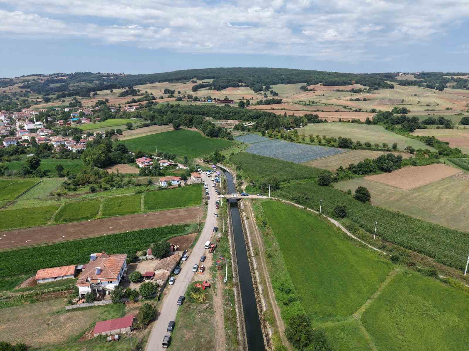 SAMSUN’UN BAFRA İLÇESİNDE OTOMOBİLİN SULAMA KANALINA DÜŞMESİ SONUCU KAYBOLAN 22 YAŞINDAKİ EMRE CAN KOPARAN’I ARAMA ÇALIŞMALARI SÜRÜYOR. EKİPLER, SU KANALINDA YOĞUNLAŞTI.