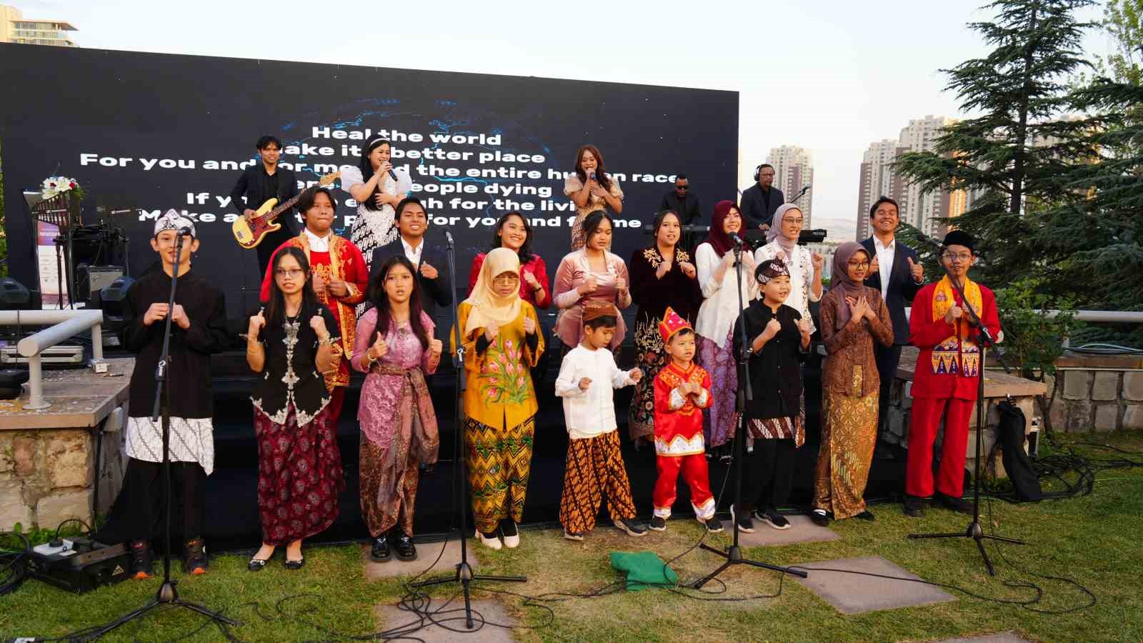 ENDONEZYA’NIN BAĞIMSIZLIĞININ 81’İNCİ YIL DÖNÜMÜ DOLAYISIYLA ANKARA’DA "PARTNERSHİP DAY 2026" RESEPSİYONU DÜZENLENDİ. MİLLÎ SAVUNMA BAKANI YAŞAR GÜLER, TÜRKİYE İLE ENDONEZYA ARASINDA 48 ADET MİLLÎ MUHARİP UÇAK KAAN’IN SATIŞINA YÖNELİK VARILAN MUTABAKATIN SAVUNMA SANAYİİ İŞ BİRLİĞİNİ DAHA ÜST SEVİYEYE TAŞIDIĞINI BELİRTTİ.