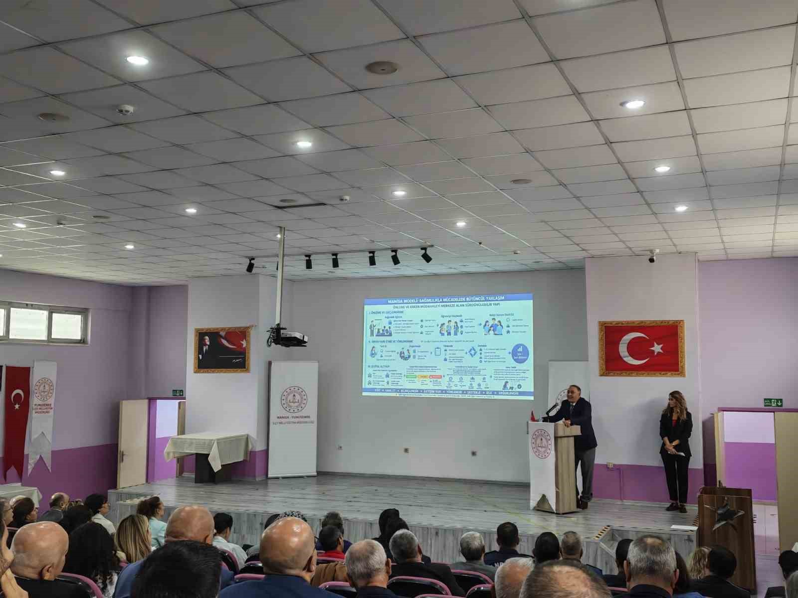 YUNUSEMRE KAYMAKAMI CELALETTİN CANTÜRK BAŞKANLIĞINDA, "BAĞIMLILIKLA MÜCADELE BAKANLIKLAR ARASI PROTOKOL VE OKUL GÜVENLİĞİ TEDBİRLERİ TOPLANTISI" GERÇEKLEŞTİRİLDİ. TOPLANTIDA İLÇEDEKİ OKULLARDA GÜVENLİ EĞİTİM ORTAMLARININ OLUŞTURULMASI VE ÖĞRENCİLERİN BAĞIMLILIKTAN KORUNMASINA YÖNELİK ÇALIŞMALAR ELE ALINDI.