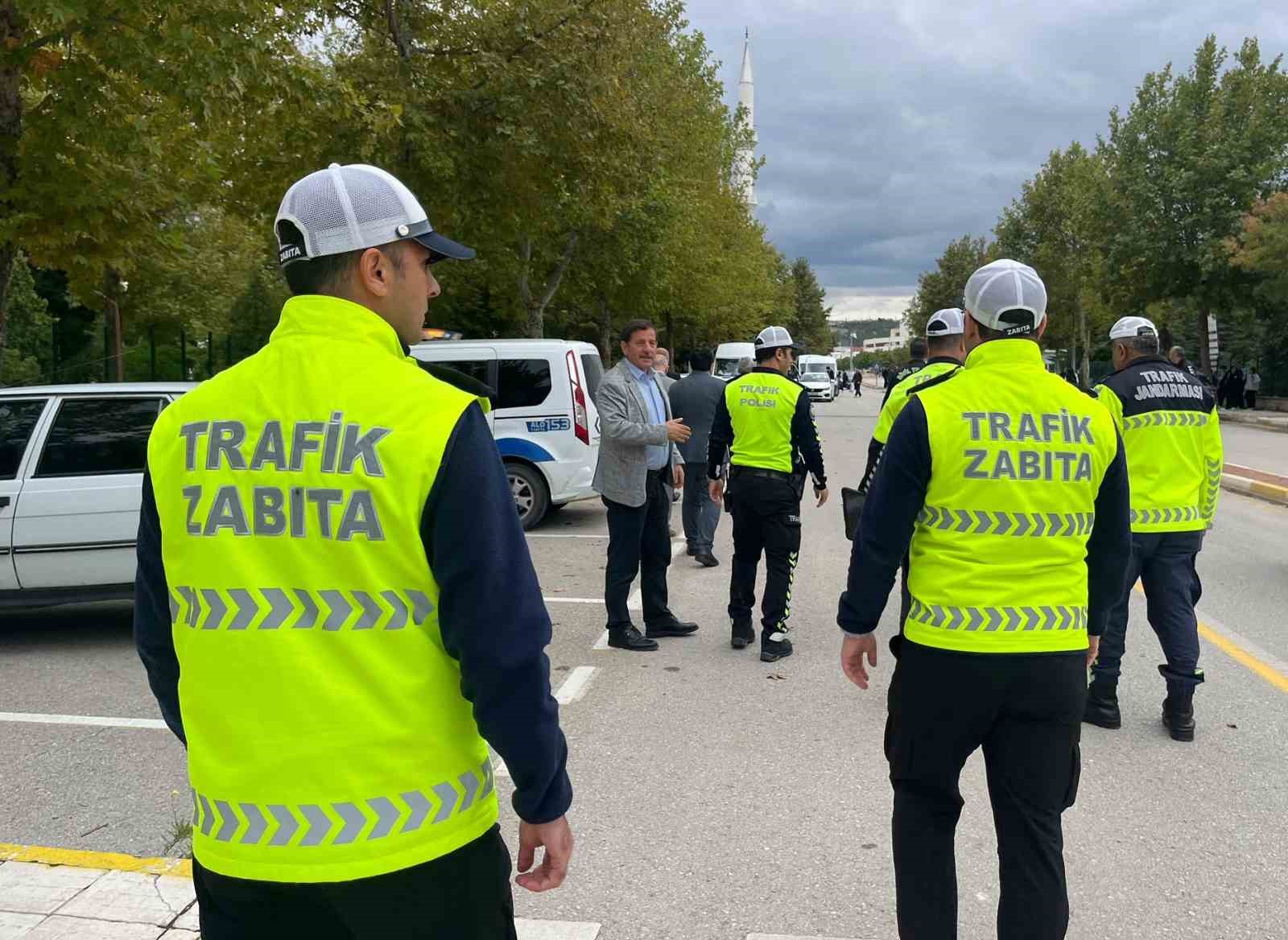 OKUL BÖLGESİNDE GÖREVLENDİRİLEN EKİPLER TARAFINDAN DENETMELER YAPILDI