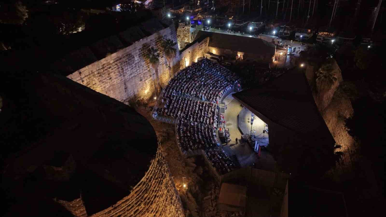 BODRUM’DA ZEKİ MÜREN’İN 30. ÖLÜM YIL DÖNÜMÜNDE ANMA KONSERİ