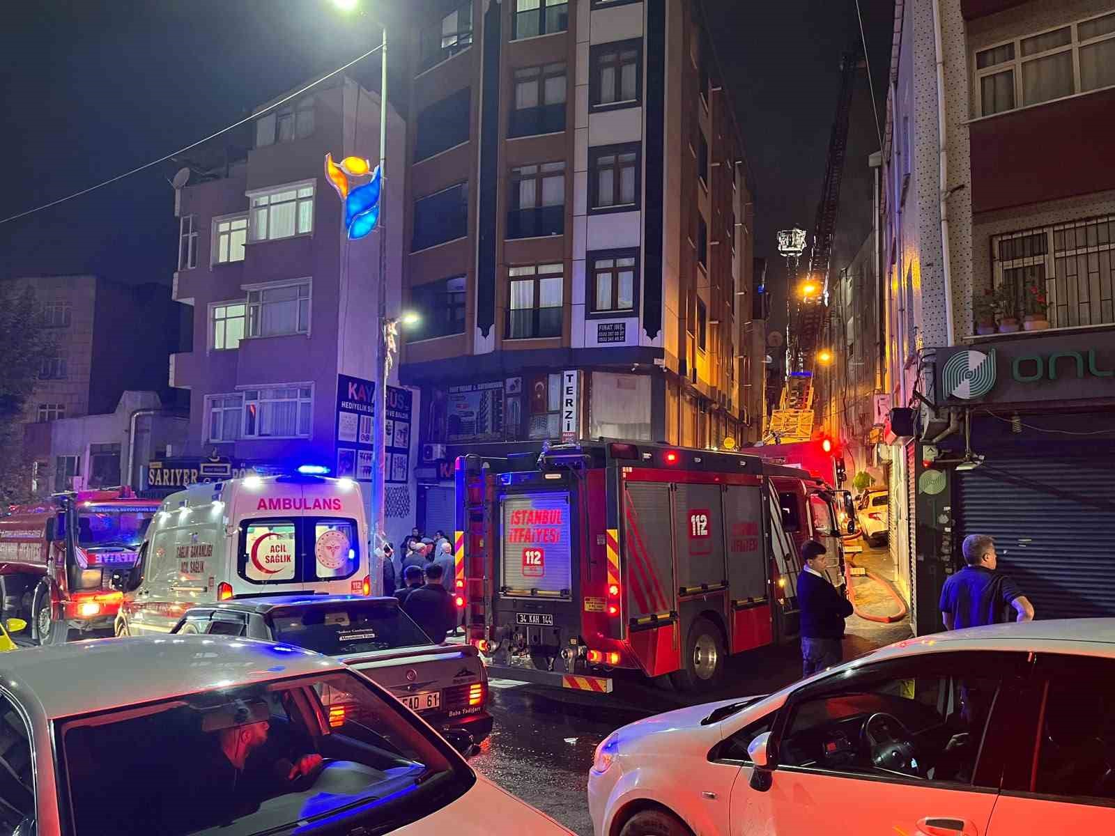 ESENLER&rsquo;DE 5 KATLI BİNANIN &Ccedil;ATISI ALEV ALEV YANDI