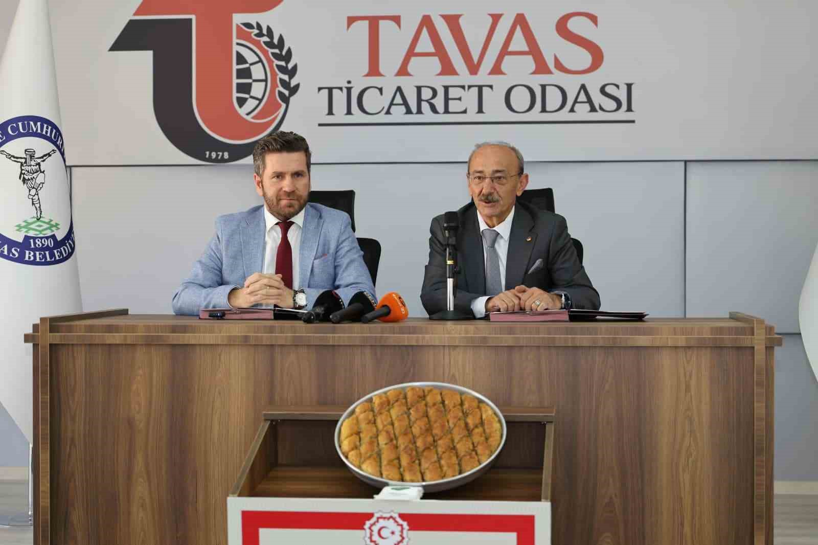 TAVAS BELEDİYESİ İLE TAVAS TİCARET ODASI, COĞRAFİ İŞARETLİ TAVAS BAKLAVASI’NIN TANITILMASI, PAZARLANMASI VE MARKALAŞMASININ GÜÇLENDİRİLMESİ AMACIYLA İŞ BİRLİĞİ PROTOKOLÜ İMZALADI.
