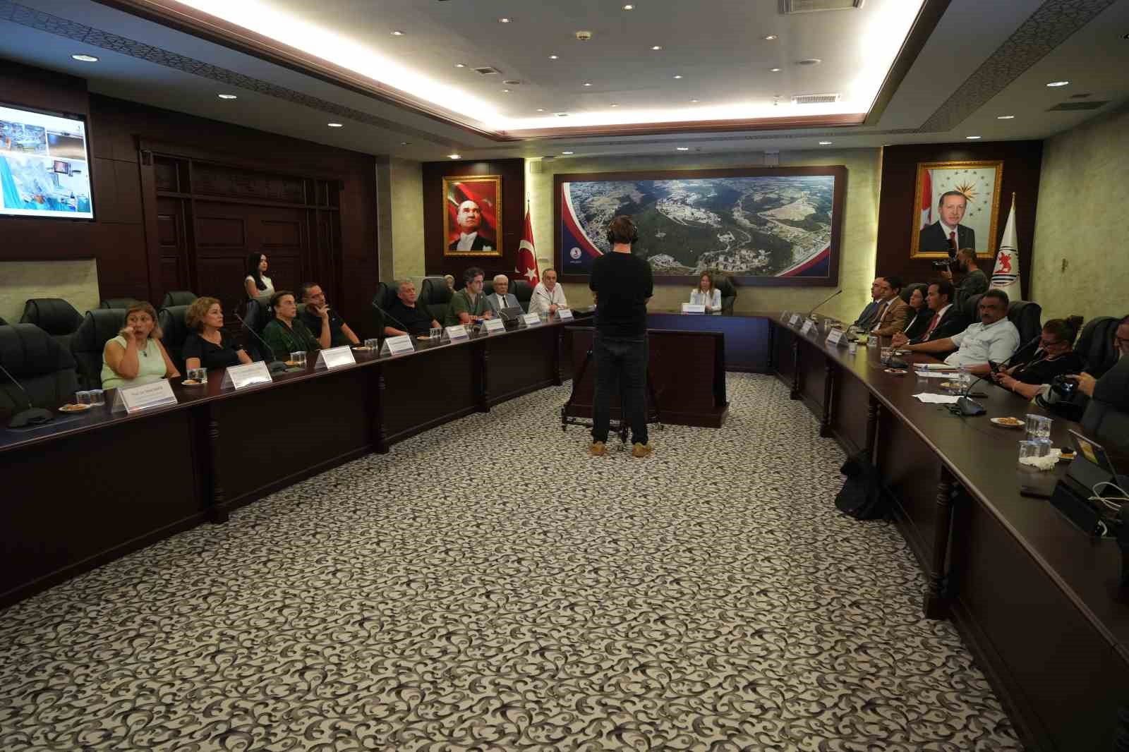 SAMSUN ONDOKUZ MAYIS ÜNİVERSİTESİ (OMÜ) SAĞLIK UYGULAMA VE ARAŞTIRMA MERKEZİ BÜNYESİNE KAZANDIRILAN DA ROBOTİK CERRAHİ SİSTEMİ İLE KARADENİZ BÖLGESİ’NDE İLERİ TEKNOLOJİ CERRAHİ HİZMETLERİNDE YENİ BİR DÖNEM BAŞLATILMASI HEDEFLENİYOR.