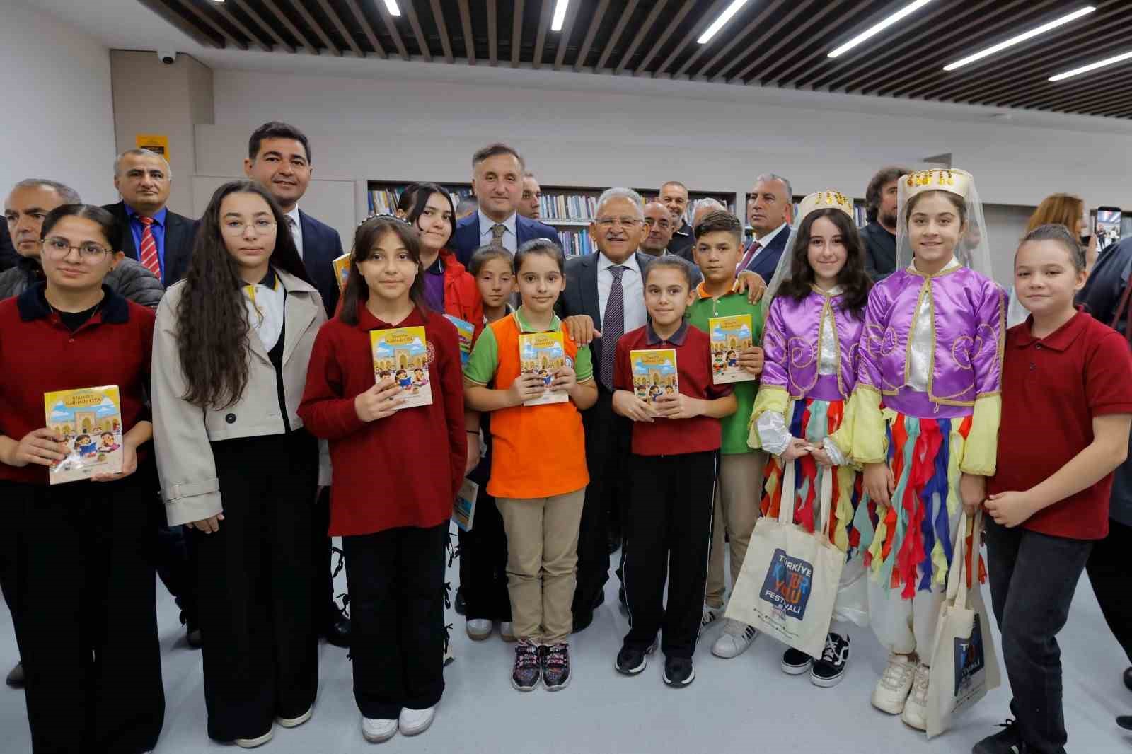 KAYSERİ BÜYÜKŞEHİR BELEDİYE BAŞKANI DR. MEMDUH BÜYÜKKILIÇ, KÜLTÜR VE TURİZM BAKAN YARDIMCISI DR. COŞKUN YILMAZ İLE BİRLİKTE İNCESU İLÇE HALK KÜTÜPHANESİ’NİN AÇILIŞINI GERÇEKLEŞTİRDİ.