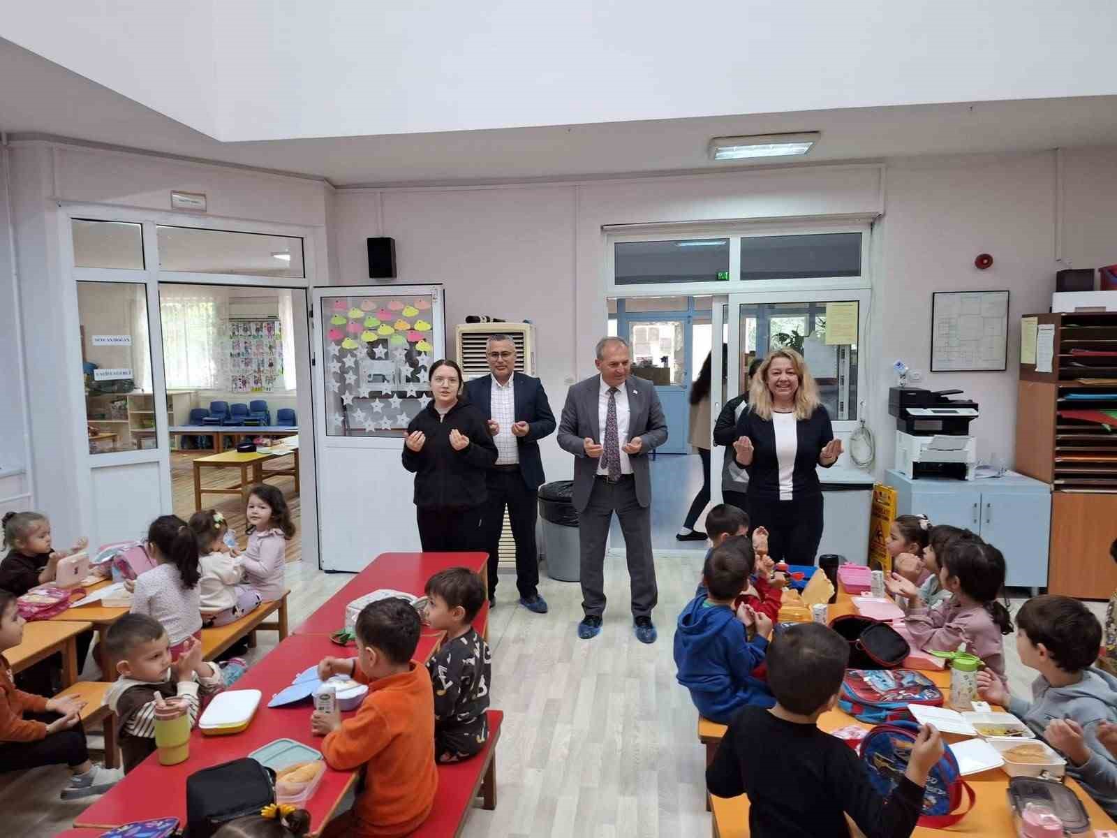 SARIGÖL İLÇE MİLLÎ EĞİTİM MÜDÜRÜ YILDIRAY DEMİRTAŞ, HÜSEYİN SERMİN TÜFEKÇİ ANAOKULUNU ZİYARET EDEREK EĞİTİM-ÖĞRETİM FAALİYETLERİNİ YERİNDE İNCELEDİ.