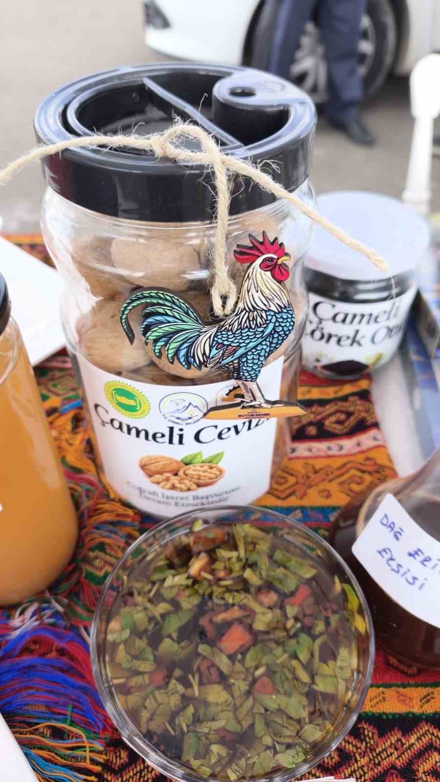 13 . ULUSLARARASI GASTRO AFYON TURİZM VE LEZZET FESTİVALİ’NDE OLUŞTURULAN DÜNYANIN EN BÜYÜK ANADOLU SOFRASINDA ÇAMELİ’NİN COĞRAFİ İŞARETLİ FASULYESİ BAŞTA OLMAK ÜZERE CEVİZ, CEVİZ EZMESİ, MENEVİŞ YOĞURTLAMASI, ÇÖREK OTU VE GELENEKSEL EL SANATLARI TANITILDI.