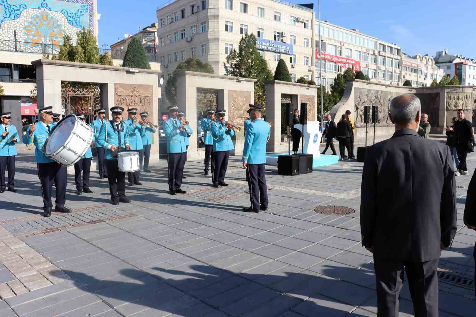 KAYSERİ'DE, 19 EKİM MUHTARLAR GÜNÜ DOLAYISIYLA BİR DİZİ ETKİNLİKLER DÜZENLENDİ.