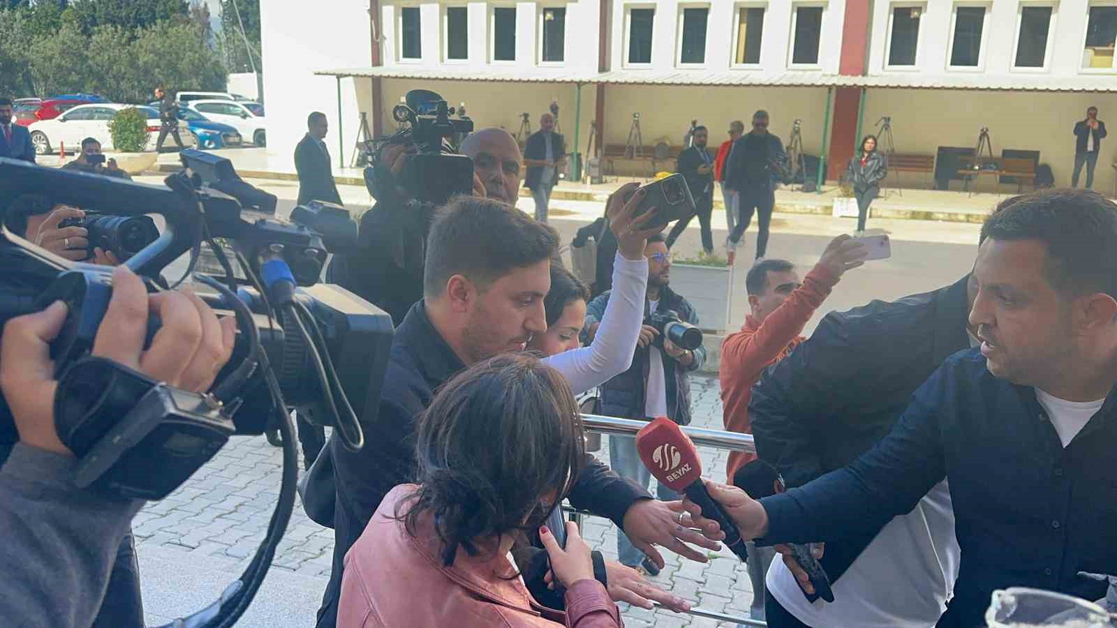 GÜL TUT'UN ÖLÜMÜNE İLİŞKİN DAVANIN İLK DURUŞMASI İÇİN GÜLLÜ'NÜN OĞLU TUĞBERK YAĞIZ GÜLTER, YALOVA ADLİYESİ'NE GELDİ.