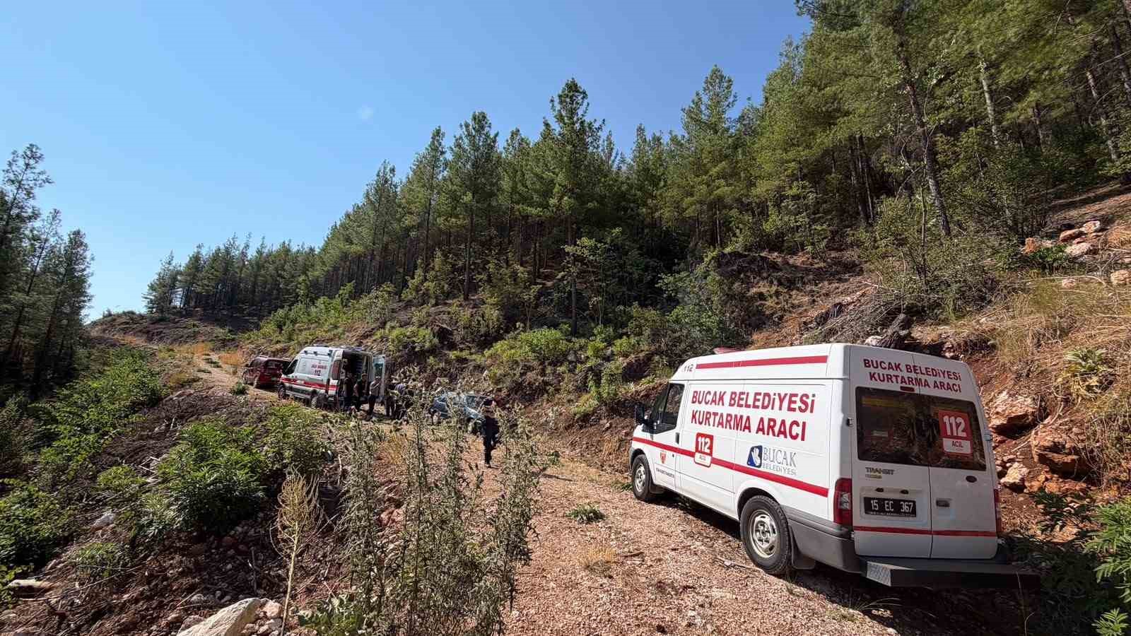 BURDUR'UN BUCAK İLÇESİNDE SIZGILA OTU TOPLAMAK İÇİN DAĞLIK ALANA ÇIKAN VATANDAŞ, KAYALIKLARDAN DÜŞEREK YARALANDI. YARALI, EKİPLERİN YAKLAŞIK 30 DAKİKALIK YAYA ULAŞIMININ ARDINDAN BULUNDUĞU YERDEN KURTARILARAK HASTANEYE KALDIRILDI.