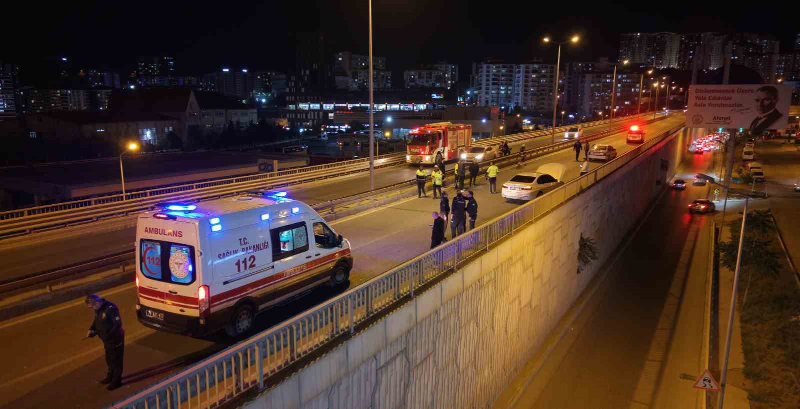 KIRIKKALE'DE İKİ OTOMOBİLİN ÇARPIŞMASI SONUCU MEYDANA GELEN TRAFİK KAZASINDA 2 KİŞİ YARALANDI