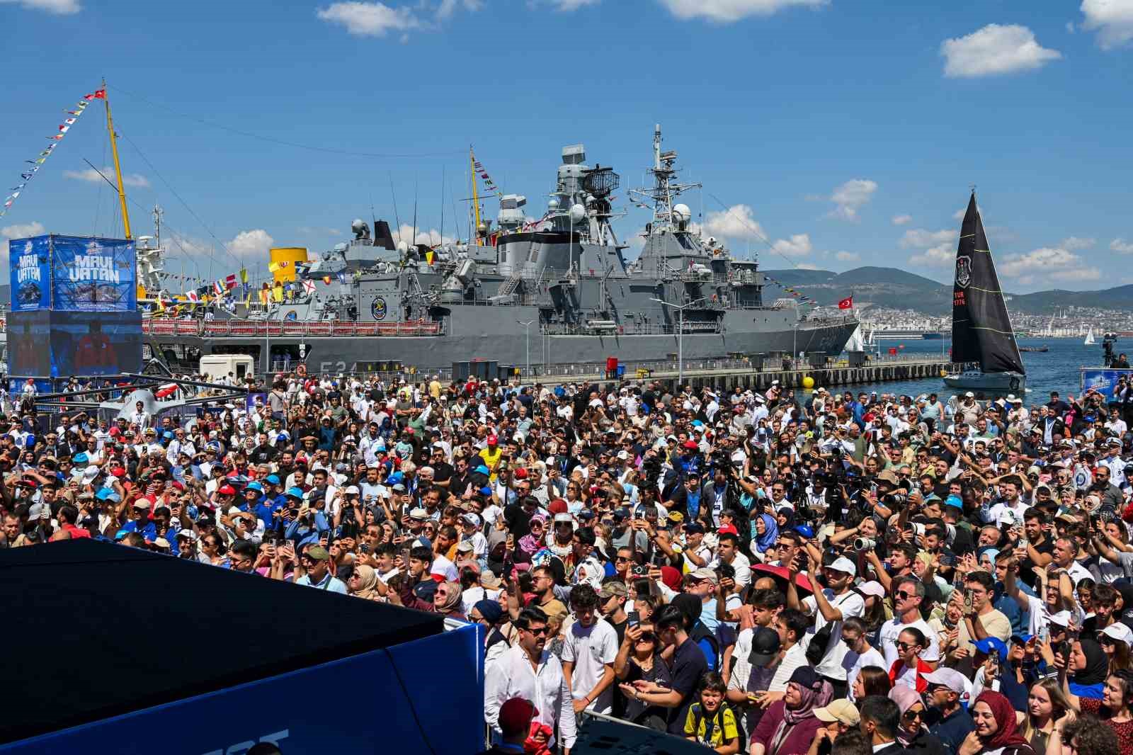 KOCAELİ'DE DÜZENLENEN TEKNOFEST MAVİ VATAN'DA SAT VE SAS KOMANDOLARININ GERÇEKLEŞTİRDİĞİ REHİNE KURTARMA OPERASYONU İLGİYLE İZLENDİ.