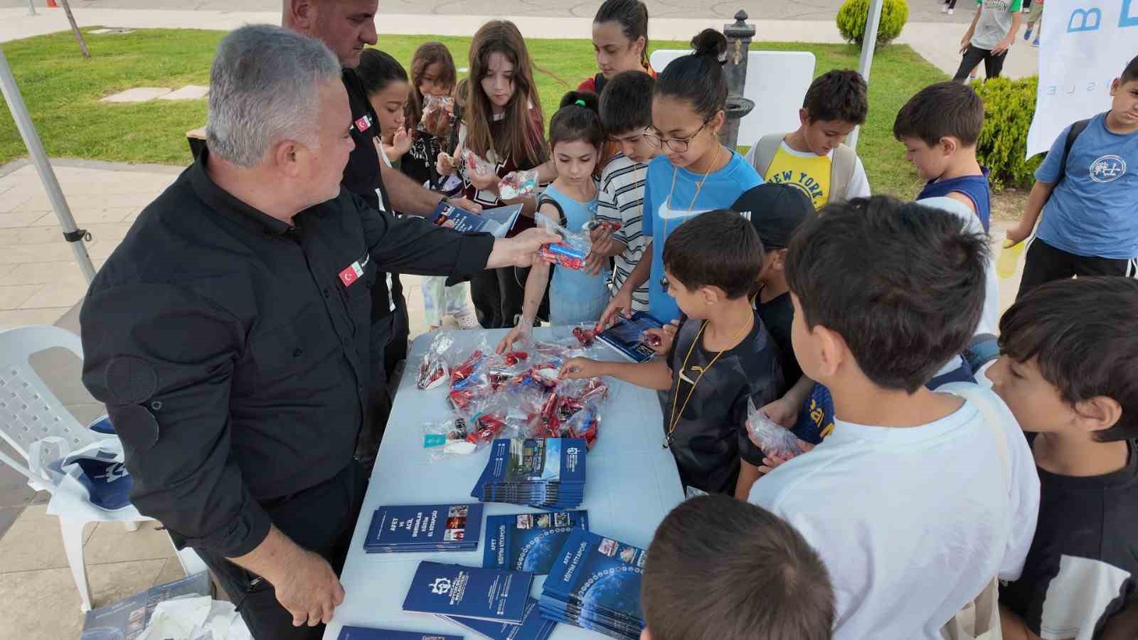 BAŞİSKELEDE 17 AĞUSTOS 1999 MARMARA DEPREMİ'NİN 27. YILI ANMA ETKİNLİKLERİ KAPSAMINDA GENÇLERE YÖNELİK AFET BİLİNCİ VE HAZIRLIK PROGRAMI GERÇEKLEŞTİRİLDİ.