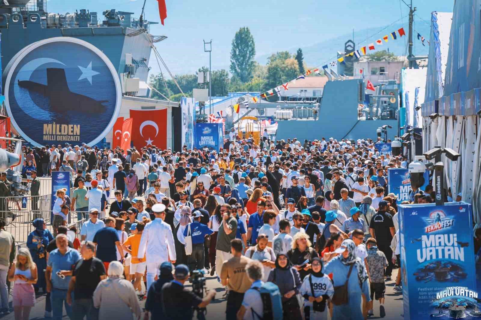 DÜNYANIN EN BÜYÜK HAVACILIK, UZAY VE TEKNOLOJİ FESTİVALİ TEKNOFEST, 'MAVİ VATAN' TEMASIYLA GÖLCÜK TERSANESİ KOMUTANLIĞINDA KAPILARINI AÇTI.