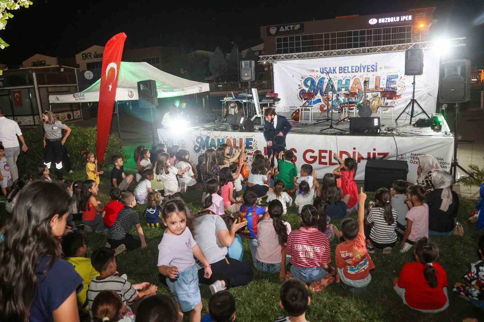 UŞAK BELEDİYESİ TARAFINDAN DÜZENLENEN MAHALLE ŞENLİĞİ’NDE ÇOCUKLAR VE AİLELER BİR ARAYA GELİRKEN, MÜZİK VE ÇEŞİTLİ ETKİNLİKLERLE EĞLENCELİ ANLAR YAŞANDI.