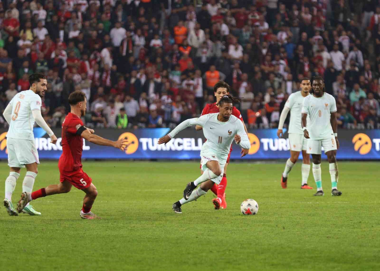 A MİLLİ FUTBOL TAKIMI, UEFA ULUSLAR A LİGİ 1. GRUP İLK MAÇINDA FRANSA İLE KOCAELİ'DE KARŞILAŞIYOR. MÜCADELENİN İLK YARISI GOLSÜZ EŞİTLİKLE TAMAMLANDI.