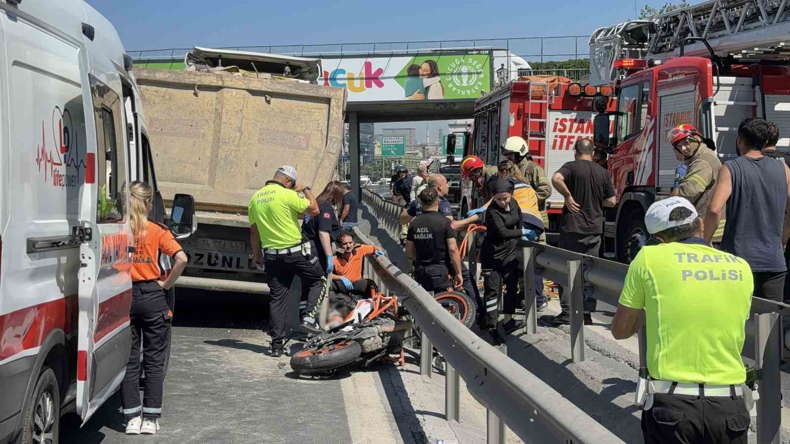 İTFAİYE EKİPLERİNİN YAKLAŞIK 45 DAKİKA SÜREN ÇALIŞMASI SONUCU SIKIŞTIĞI YERDEN ÇIKARILAN BALDO’NUN CENAZESİ MORGA KALDIRILIRKEN KAZAYLA İLGİLİ İNCELEME BAŞLATILDI.
