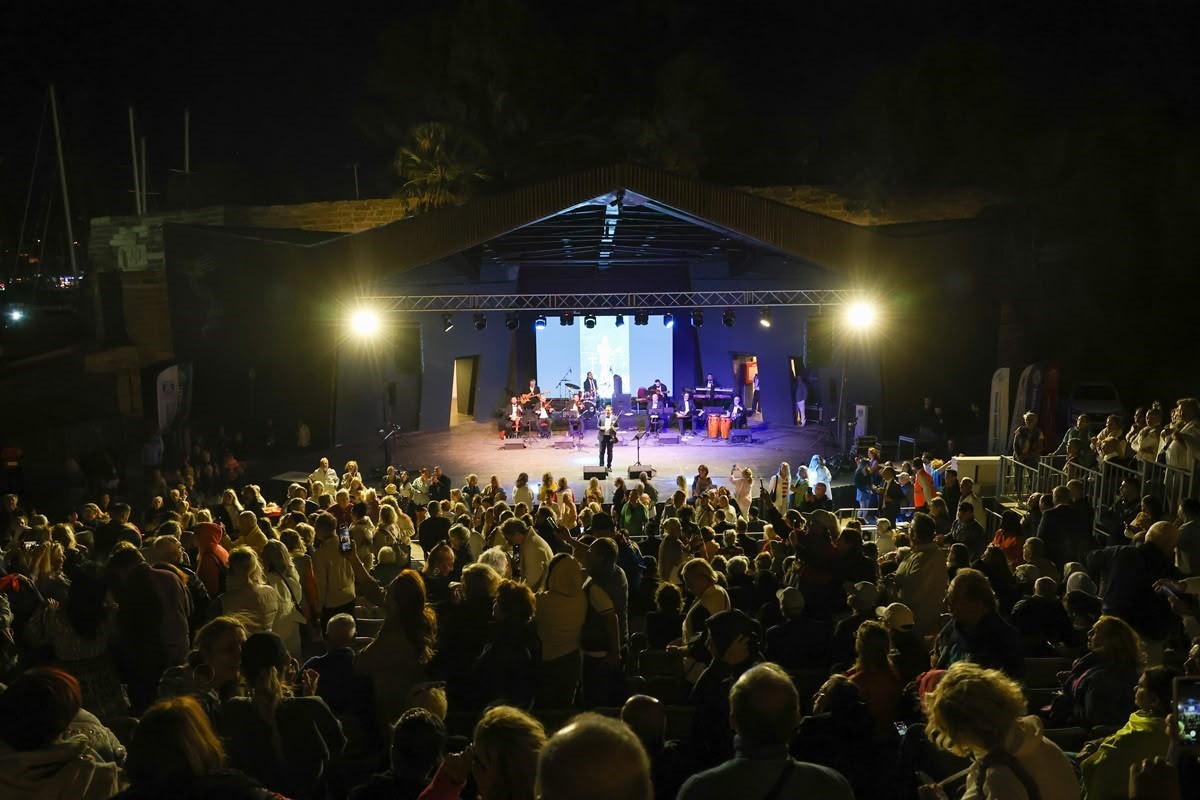 BODRUM’DA ZEKİ MÜREN’İN 30. ÖLÜM YIL DÖNÜMÜNDE ANMA KONSERİ