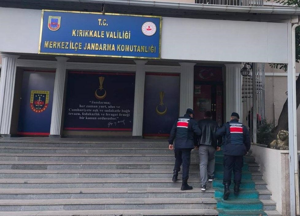 KIRIKKALE'DE JANDARMA EKİPLERİNCE DÜZENLENEN OPERASYONLARDA, HAKLARINDA KESİNLEŞMİŞ HAPİS CEZASI BULUNAN 2 HÜKÜMLÜ YAKALANDI
