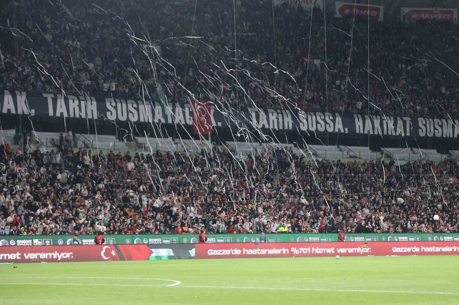 KONYASPOR İLE FİLİSTİN MİLLİ TAKIMI, KONYA'DA OYNANAN DOSTLUK KARŞILAŞMASINDA 2-2 BERABERE KALDI.