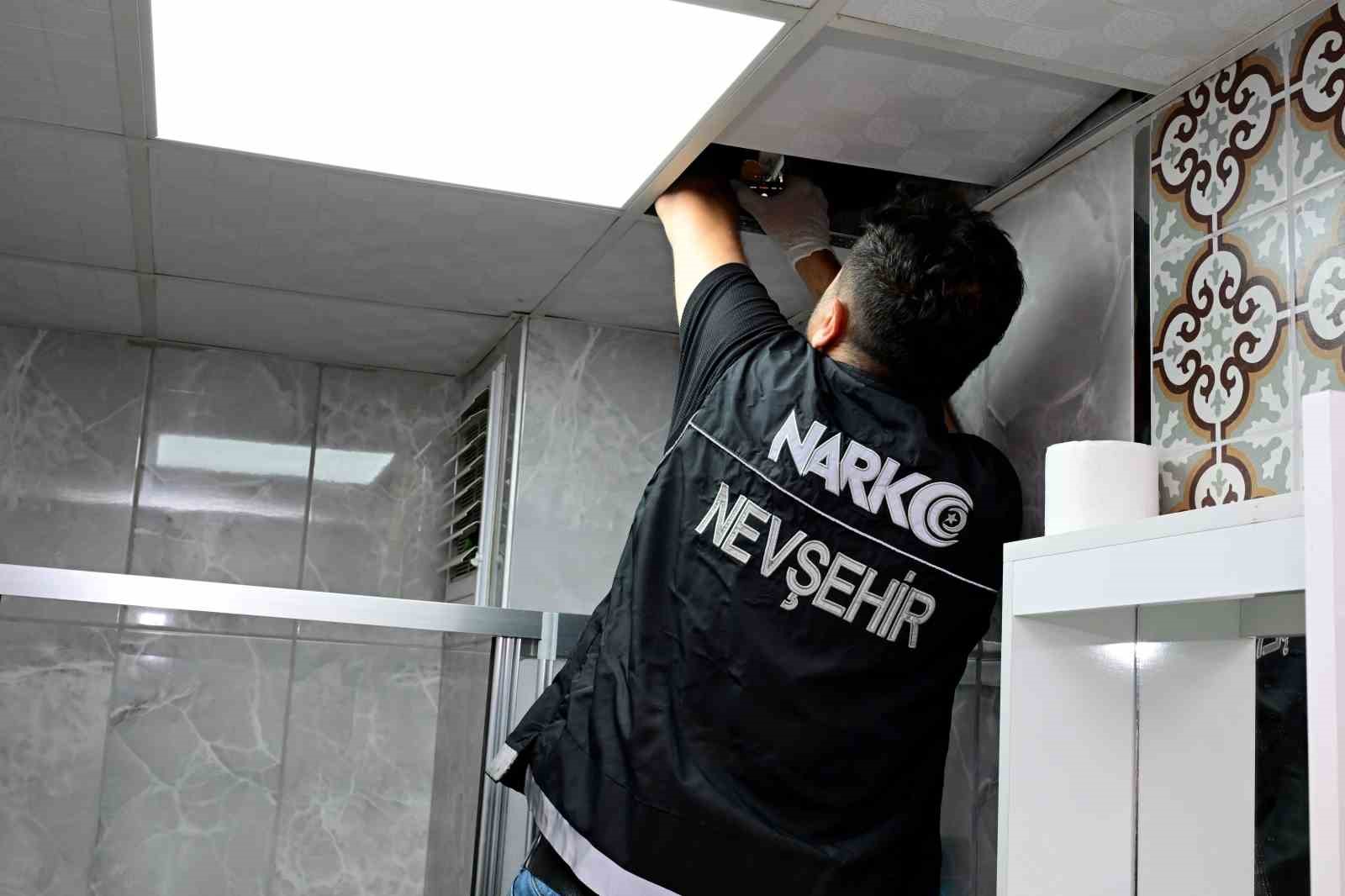 NEVŞEHİR’DE DİJİTAL PLATFORMLAR ÜZERİNDEN UYUŞTURUCU MADDE SATIŞI YAPTIĞI BELİRLENEN ŞÜPHELİLERE YÖNELİK 4 İLDE DÜZENLENEN EŞ ZAMANLI OPERASYON DÜZENLENDİ