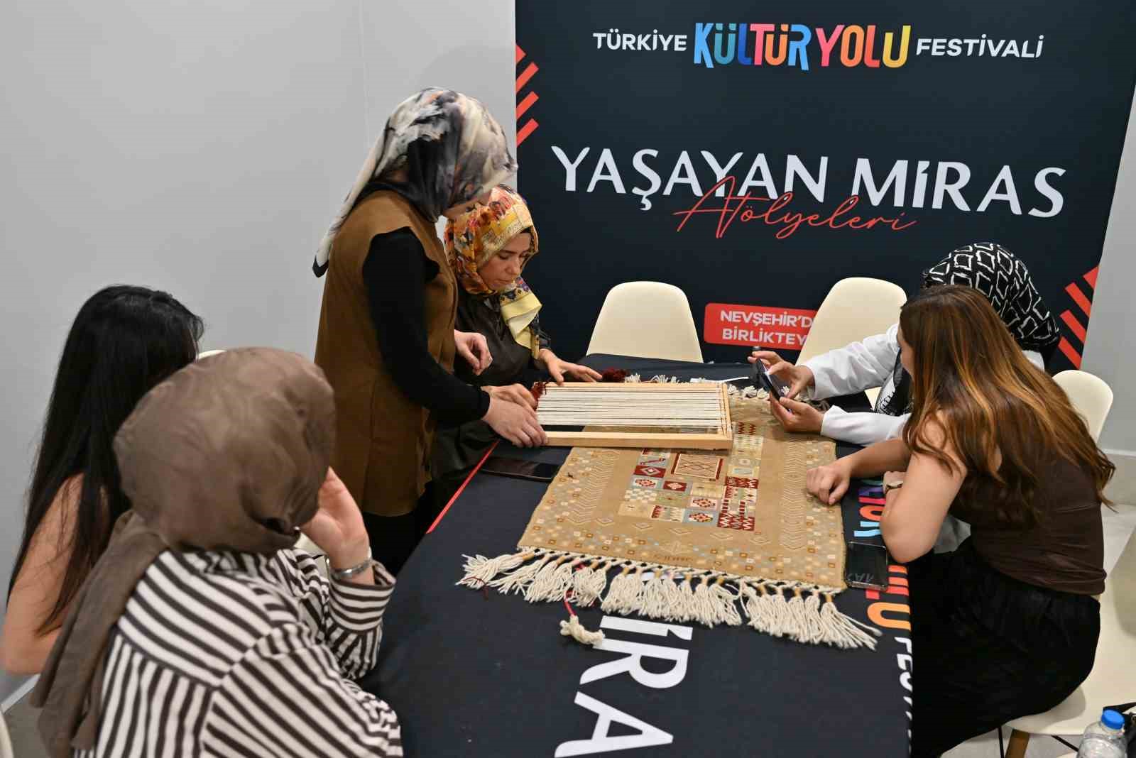 KÜLTÜR VE TURİZM BAKANLIĞI TARAFINDAN DÜZENLENEN ERZURUM KÜLTÜR YOLU FESTİVALİ, KENTİN KÜLTÜREL MİRASINI FARKLI SANAT DİSİPLİNLERİYLE BULUŞTURAN ETKİNLİKLERLE DEVAM ETTİ.