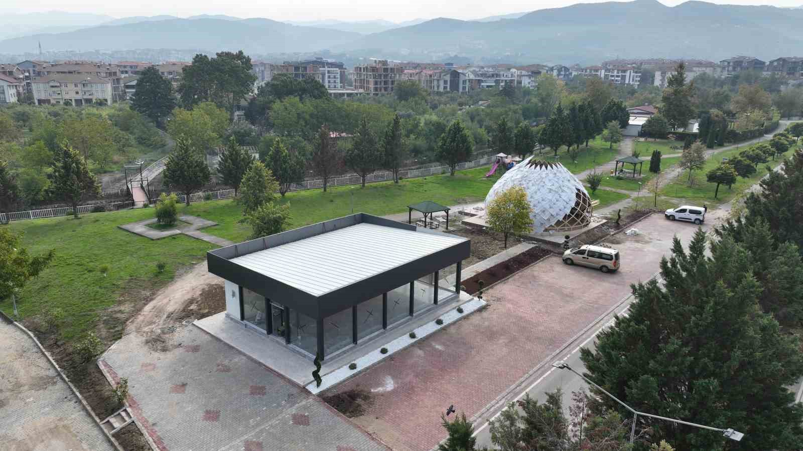 KOCAELİ'NİN GÖLCÜK İLÇESİNDE KADINLARIN SOSYAL VE KÜLTÜREL ETKİNLİKLERDE BİR ARAYA GELMESİ AMACIYLA HAYATA GEÇİRİLECEK GÜNEVİ PROJESİNDE İNŞAAT ÇALIŞMALARI DEVAM EDİYOR.