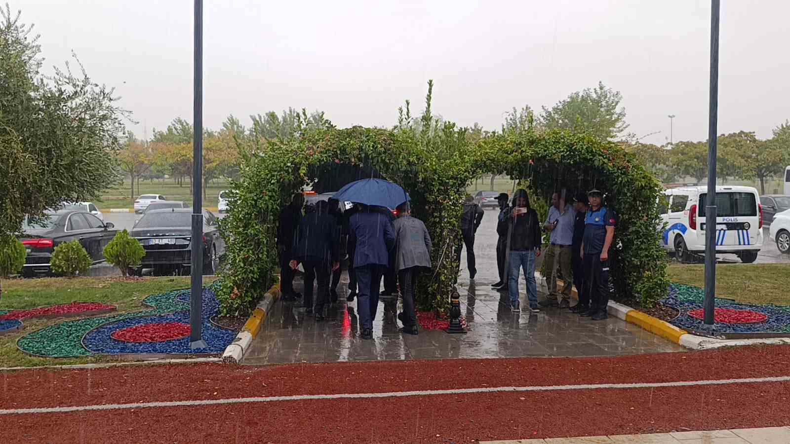 ŞANLIURFA´DA YAĞIŞLI HAVA ETKİLİ OLDU