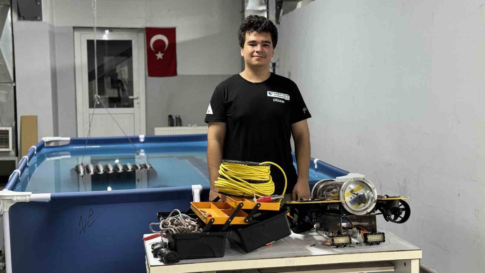 ELEKTRİK VE ELEKTRONİK MÜHENDİSLİĞİ BÖLÜMÜ ÖĞRENCİSİ YİĞİT ÇİĞDEM, YARIŞMALAR SAYESİNDE TECRÜBELER KAZANDIKLARINI AKTARDI