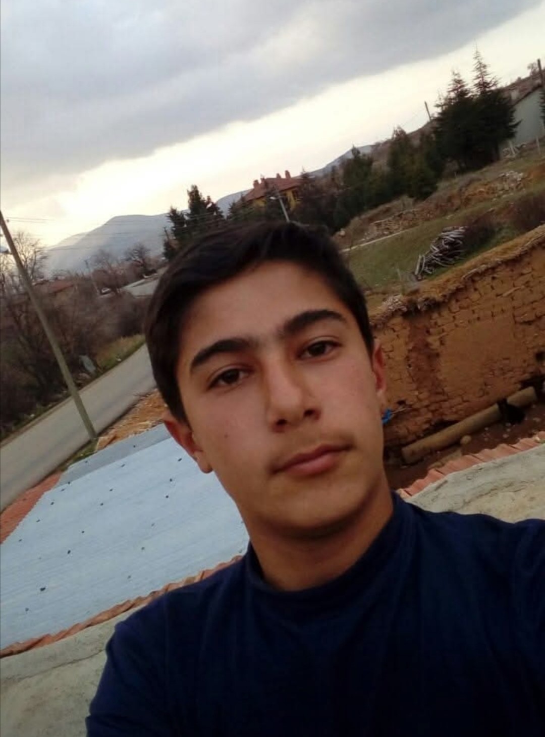 ISPARTA'NIN YALVAÇ İLÇESİNDE KAMYONLA MOTOSİKLETİN ÇARPIŞMASI SONUCU MOTOSİKLET SÜRÜCÜSÜ 17 YAŞINDAKİ EREN HAYATINI KAYBETTİ.