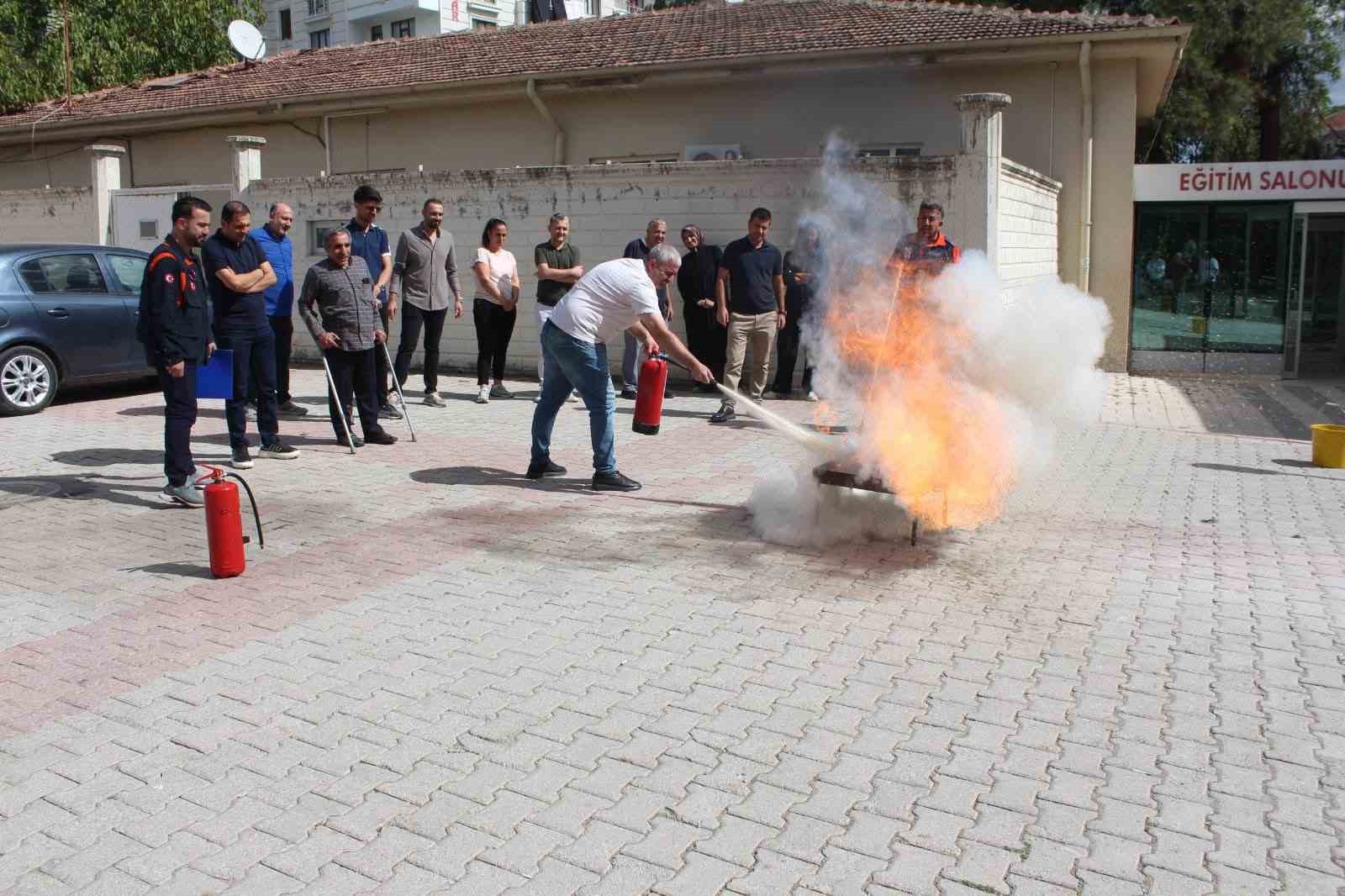 ELAZIĞ'DA HASTANE PERSONELİNE YANGIN FARKINDALIK EĞİTİMİ