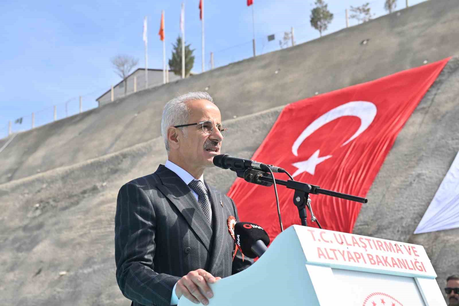 ULAŞTIRMA VE ALTYAPI BAKANI ABDULKADİR URALOĞLU
