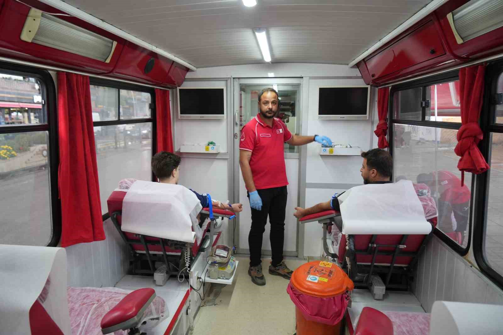 MUŞ’TA KIZILAY TARAFINDAN SÜRDÜRÜLEN KAN BAĞIŞI KAMPANYASINA VATANDAŞLARIN İLGİSİ DÜŞÜK KALDI.