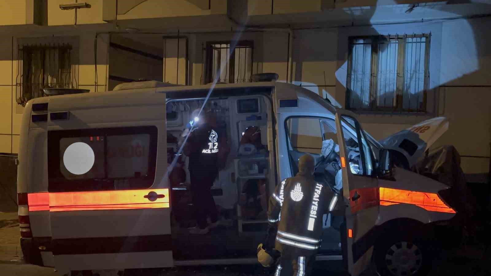 HASTA TAŞIYAN AMBULANS OTOMOBİL İLE ÇARPIŞTI: 3 KİŞİ YARALANDI