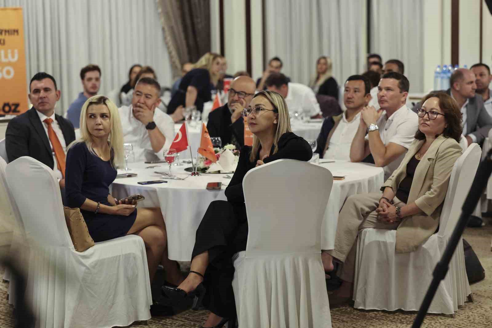 ATSO BAŞKAN ADAYI HATİCE ÖZ, AHISKA TÜRKLERİNDEN AZERBAYCANLILARA, UYGUR TÜRKLERİNDEN IRAK TÜRKMENLERİNE, KAZAKİSTAN’DAN KIRGIZİSTAN’A KADAR ANTALYA’DA ÖRGÜTLÜ 11 SİVİL TOPLUM KURULUŞUNUN YER ALDIĞI PROGRAMDA 14 ÜLKEDEN TOPLULUKLA BİR ARAYA GELDİ.