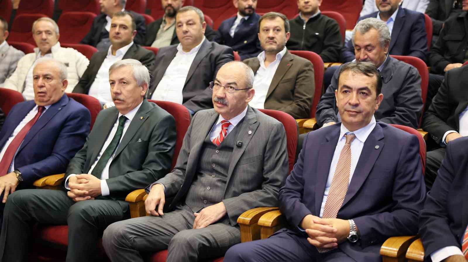 KAYSERİ TİCARET ODASI (KTO) ORGAN SEÇİMLERİNİN ARDINDAN YENİDEN SEÇİLEN YÖNETİM KURULU BAŞKANI ÖMER GÜLSOY, MECLİS BAŞKANI CENGİZ HAKAN ARSLAN, MECLİS VE KOMİTE ÜYELERİ, KOCASİNAN 1. İLÇE SEÇİM KURULU’NDAN MAZBATALARINI TÖRENLE TESLİM ALDI.