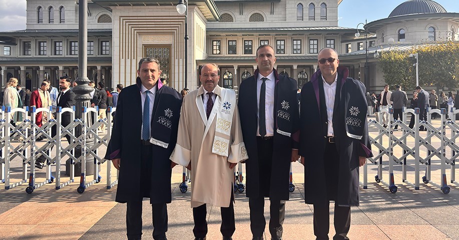 ERZURUM TEKNİK ÜNİVERSİTESİ (ETÜ) REKTÖRÜ PROF. DR. BÜLENT ÇAKMAK, CUMHURBAŞKANLIĞI KÜLLİYESİ BEŞTEPE MİLLET KONGRE VE KÜLTÜR MERKEZİ’NDE DÜZENLENEN “2026-2027 YÜKSEKÖĞRETİM AKADEMİK YILI AÇILIŞ TÖRENİ”NE KATILDI.