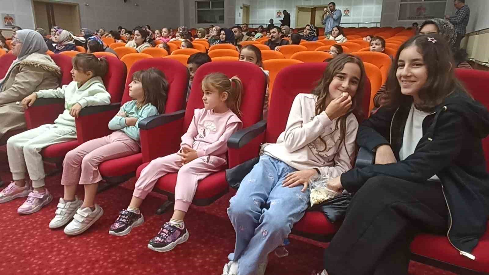 KAPTAN PENGU VE ARKADAŞLARI HAVZA’DA ÇOCUKLARLA BULUŞTU