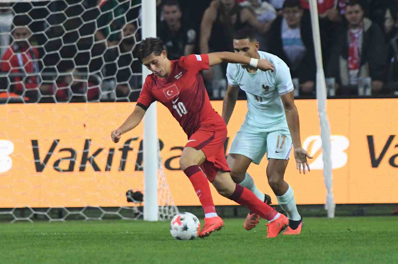 TÜRKİYE A MİLLİ FUTBOL TAKIMI, UEFA ULUSLAR A LİGİ 1. GRUP İLK MAÇINDA KOCAELİ'NDE FRANSA'YA 1-0 MAĞLUP OLDU.