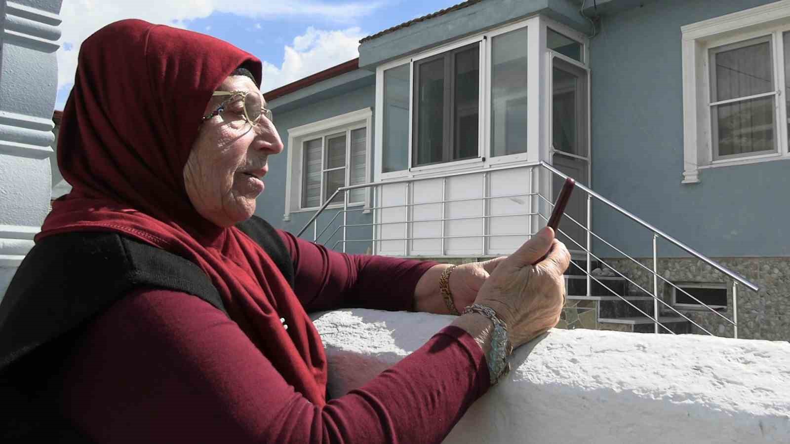 EDİRNE’DE HUZUREVİNDE YAŞAYAN 77 YAŞINDAKİ ASİYE KAÇAR, DÜNYA YAŞLILAR GÜNÜ’NDE 2 YIL ARADAN SONRA DOĞUP BÜYÜDÜĞÜ KÖYÜNE GÖNDERİLEREK GEÇMİŞİN İZLERİNİ YENİDEN YAŞADI.