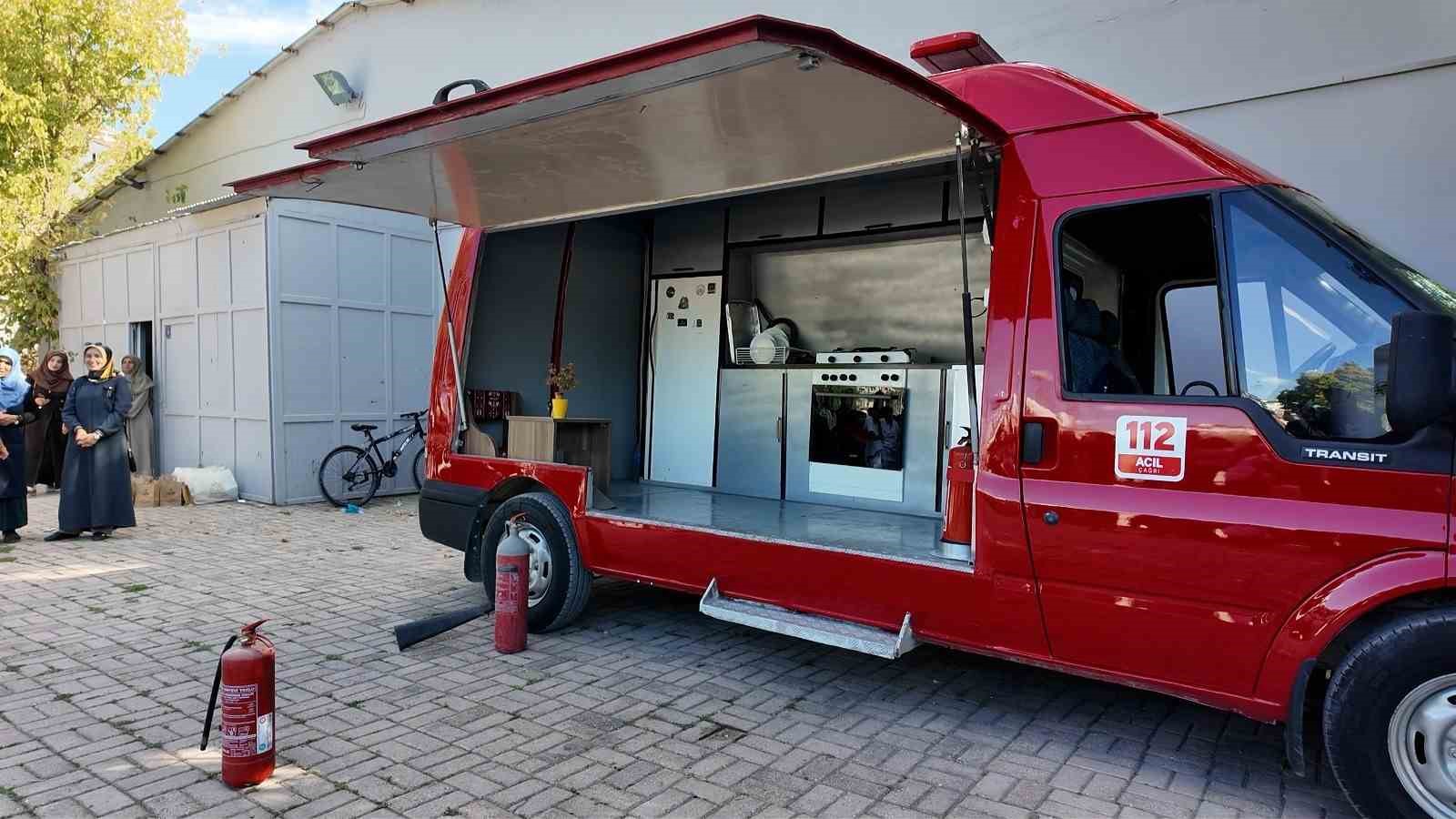 ELAZIĞ BELEDİYESİ İTFAİYE MÜDÜRLÜĞÜ, OLAYLARA DAHA HIZLI MÜDAHALE ETMEK VE AFET BİLİNCİNİ ARTIRMAK AMACIYLA ENVANTERİNE ÖNCÜ MOTOSİKLET İLE MOBİL EĞİTİM, TATBİKAT VE MÜDAHALE ARACI KATTI