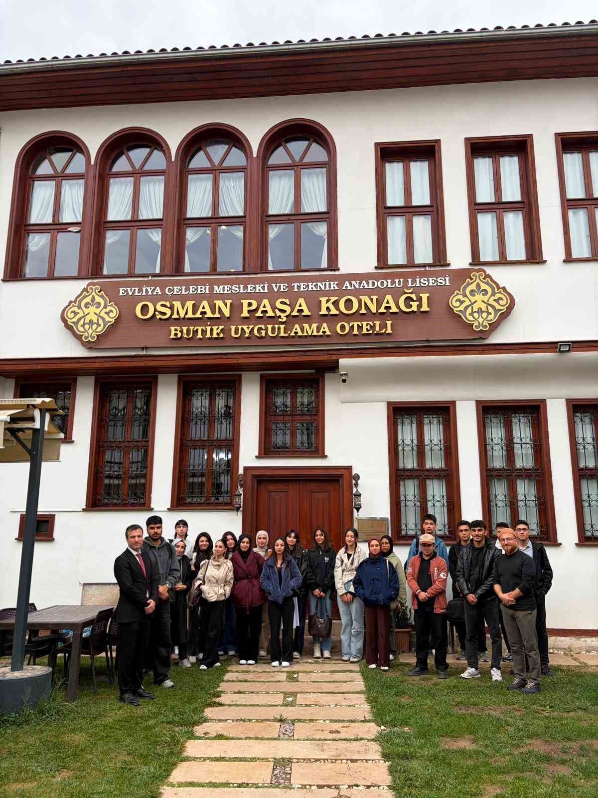 TOKAT GAZİOSMANPAŞA ÜNİVERSİTESİ ÖĞRENCİLERİ, ŞEHİR VE KÜLTÜR DERSİNİ TOKAT MEVLEVİHANESİ VE OSMAN PAŞA KONAĞI'NDA İŞLEYEREK KENTİN TASAVVUF KÜLTÜRÜNÜ VE YÖRESEL MUTFAĞINI YERİNDE TANIDI.