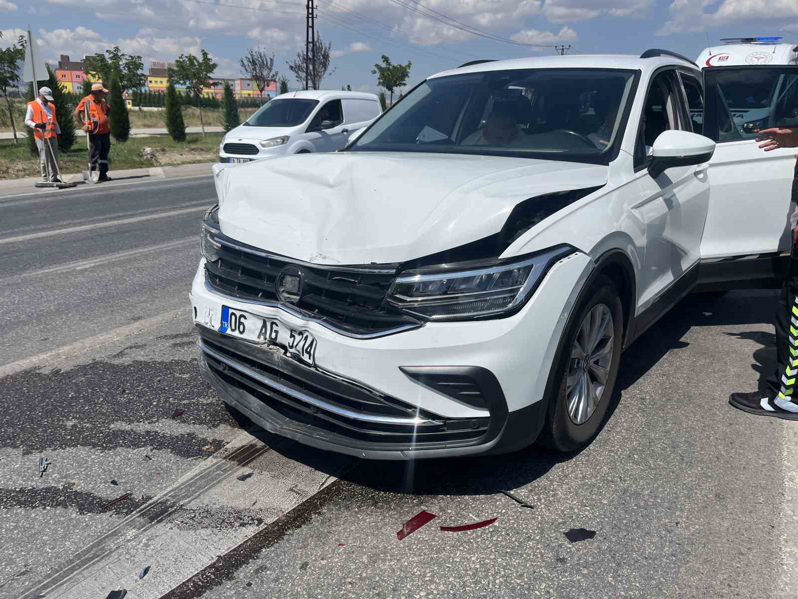 ÇORUM’DA CİPİN OTOMOBİLE ARKADAN ÇARPMASI NETİCESİNDE MEYDANA GELEN KAZADA 5 KİŞİ YARALANDI.