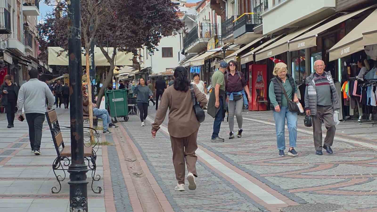 KENT GENELİNDE GERÇEKLEŞTİRİLEN TEST ÖNCESİNDE SİREN SESİ NEDENİYLE VATANDAŞLARIN PANİK YAPMAMASI YÖNÜNDE ANONS YAPILDI. ANONSUN ARDINDAN YÜKSEK SES SEVİYESİNDE SİRENLER ÇALINDI.