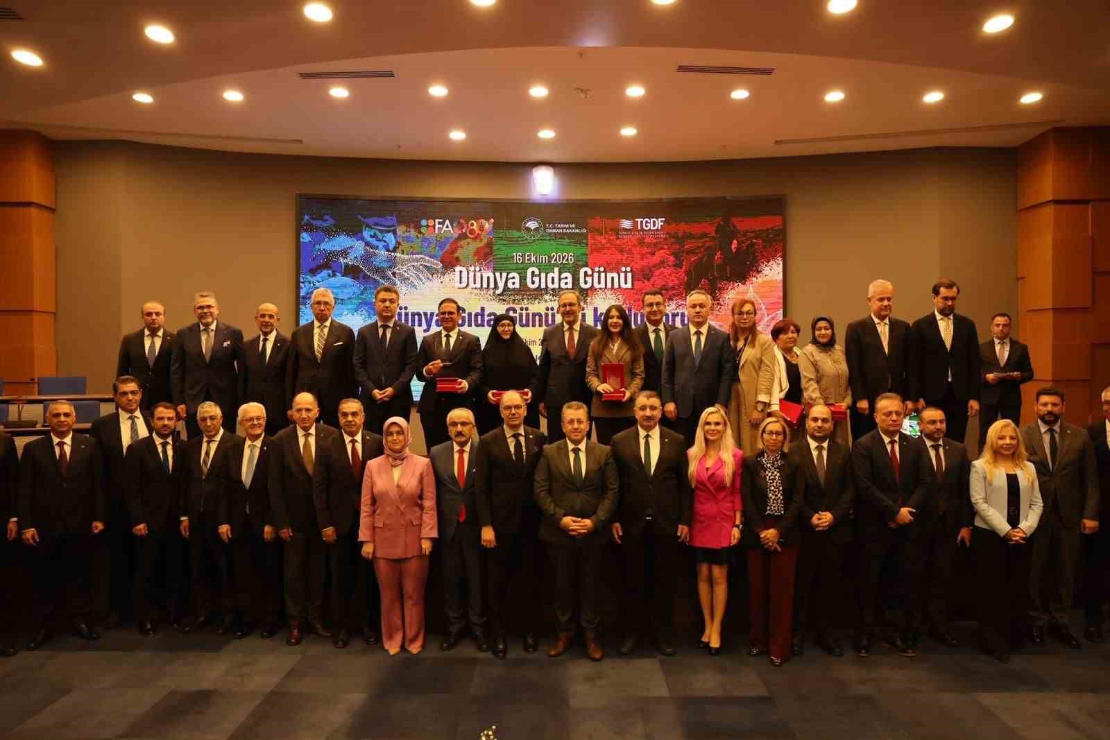 ÖNCEKİ DÖNEM GENÇLİK VE SPOR BAKANI, AK PARTİ İZMİR MİLLETVEKİLİ DR. MEHMET MUHARREM KASAPOĞLU, 16 EKİM DÜNYA GIDA GÜNÜ DOLAYISIYLA İZMİR TİCARET ODASINDA DÜZENLENEN ETKİNLİĞE KATILDI.