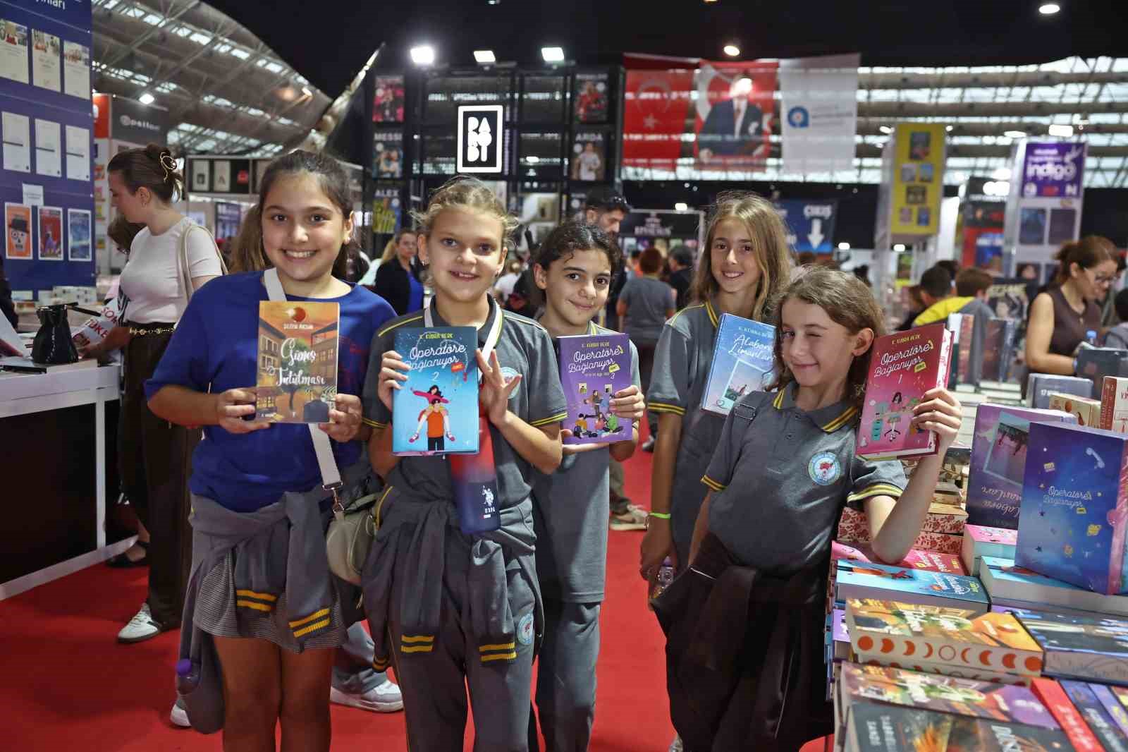 ANTALYA BÜYÜKŞEHİR BELEDİYESİ TARAFINDAN BU YIL 16'NCISI DÜZENLENEN ANTALYA KİTAP FUARI, 2 EKİM CUMA SAAT 15.00'TE GERÇEKLEŞTİRİLECEK TÖRENLE KAPILARINI AÇIYOR.